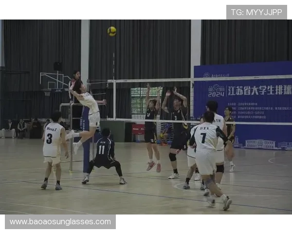 南京排球队心理素质强劲跻身全国第三名展现团队风采